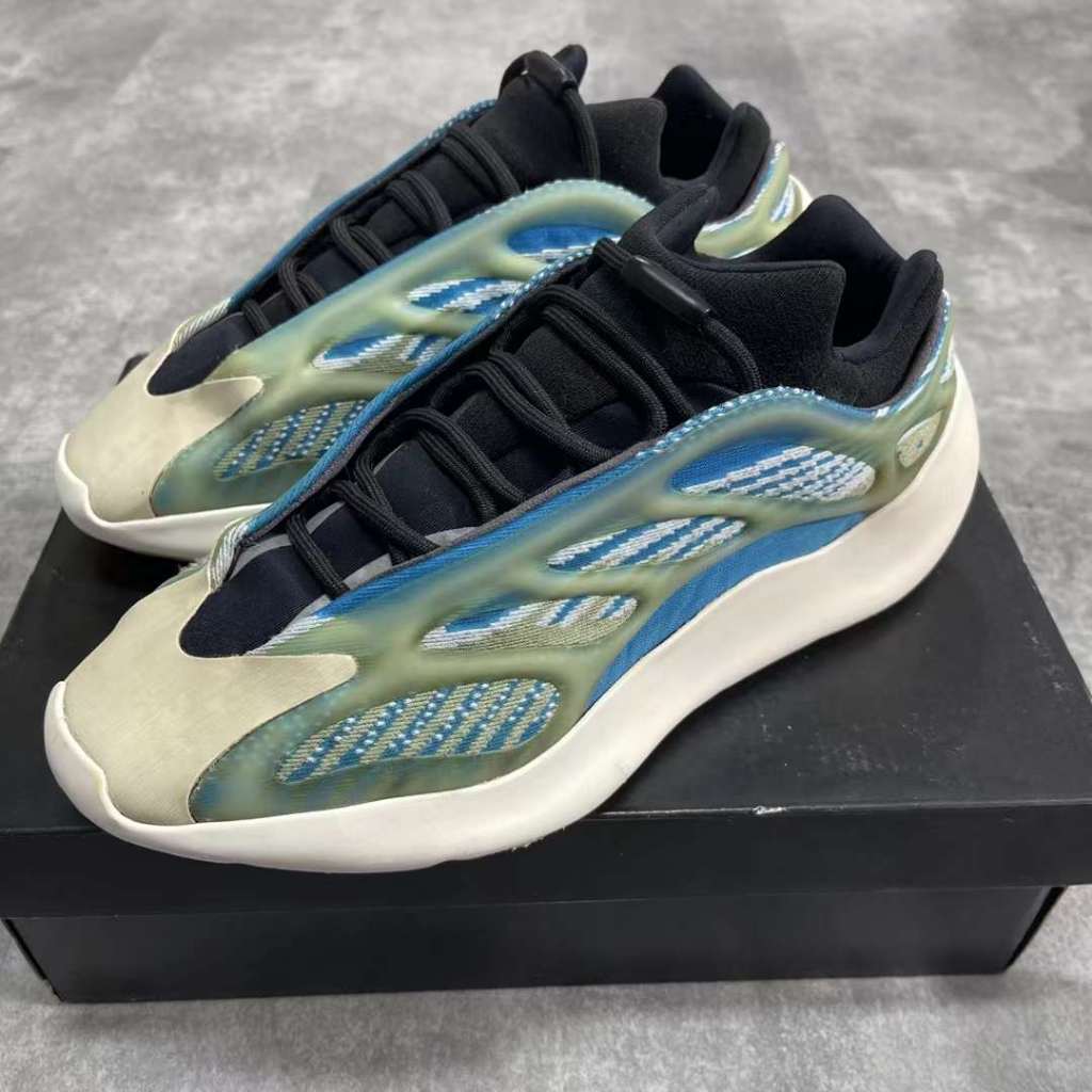 Tenis on sale yeezy 700