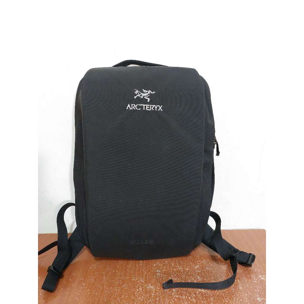 始祖鳥Arc'teryx Blade 6L 商旅通勤多功能電腦包筆電包公事包後