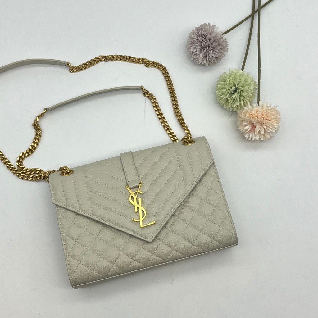 哈極品】美品《YVES SAINT LAURENT YSL 奶油白魚子醬皮信封式肩背包/斜