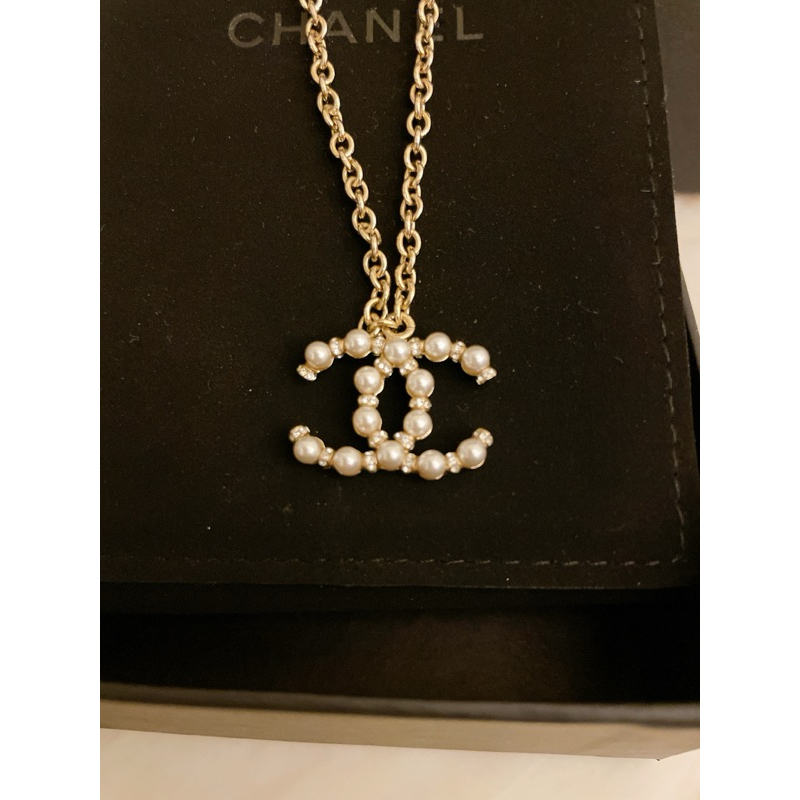 （🎉已售）近新專櫃正品附鑑定✨香奈兒Chanel 2023新款珍珠鑲鑽雙C logo可調節項鍊