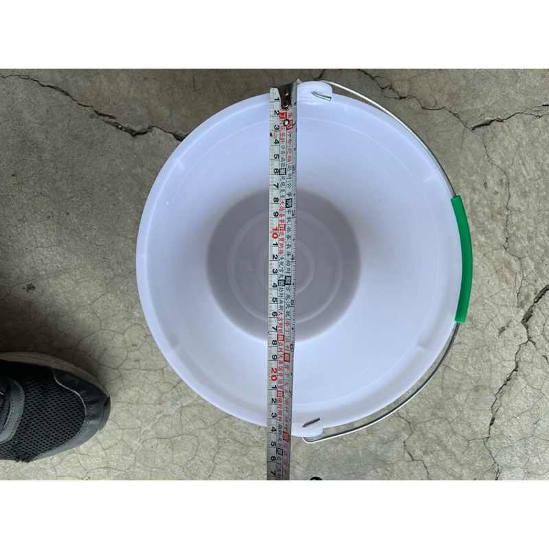 《現貨》 塑膠漆桶 14.5cm x 24cm PVC桶 油漆桶 水桶 油漆 沙子 水泥 分裝桶 【宇辰】 | 蝦皮購物