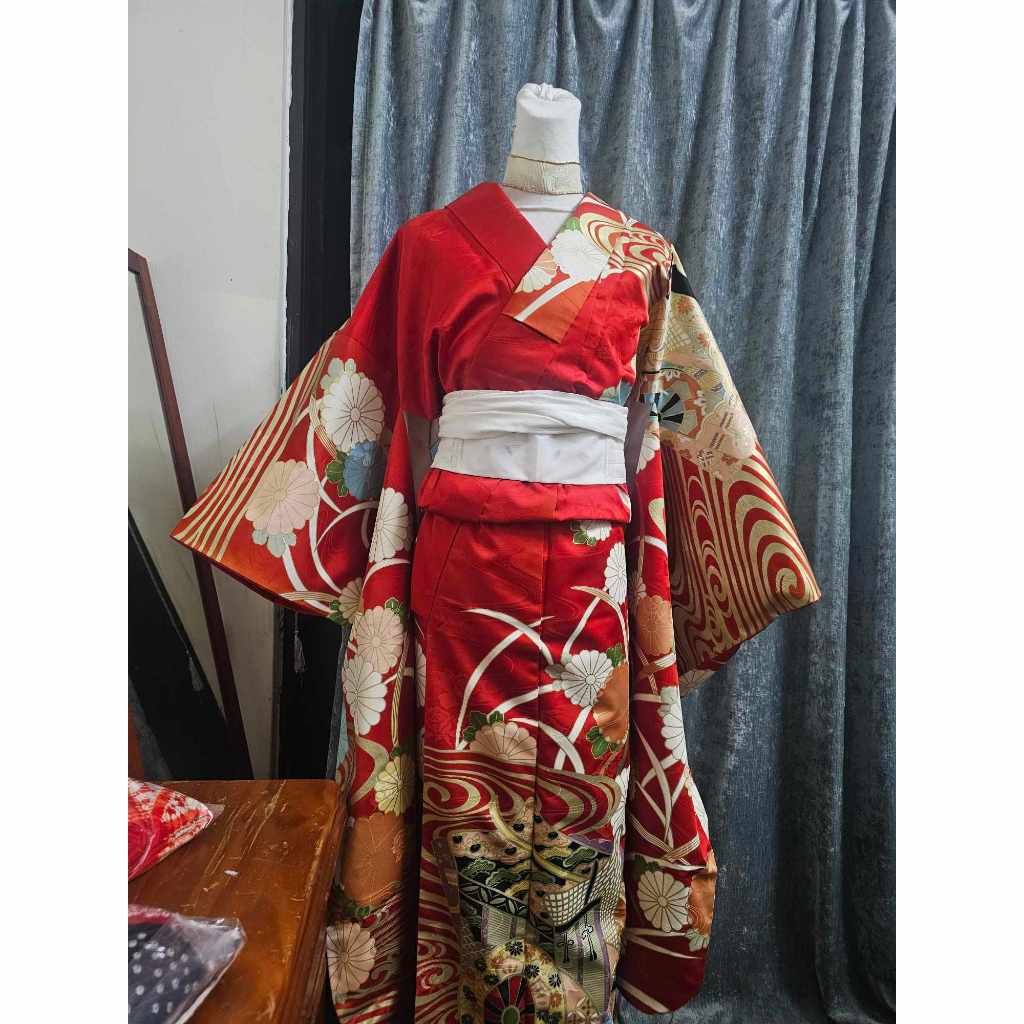 墨府〈日本吳服/和服〉振袖 紅金 菊 扇 金彩 袷 正絹 絹料 蠶絲 日本原產 古物 古著 | 蝦皮購物