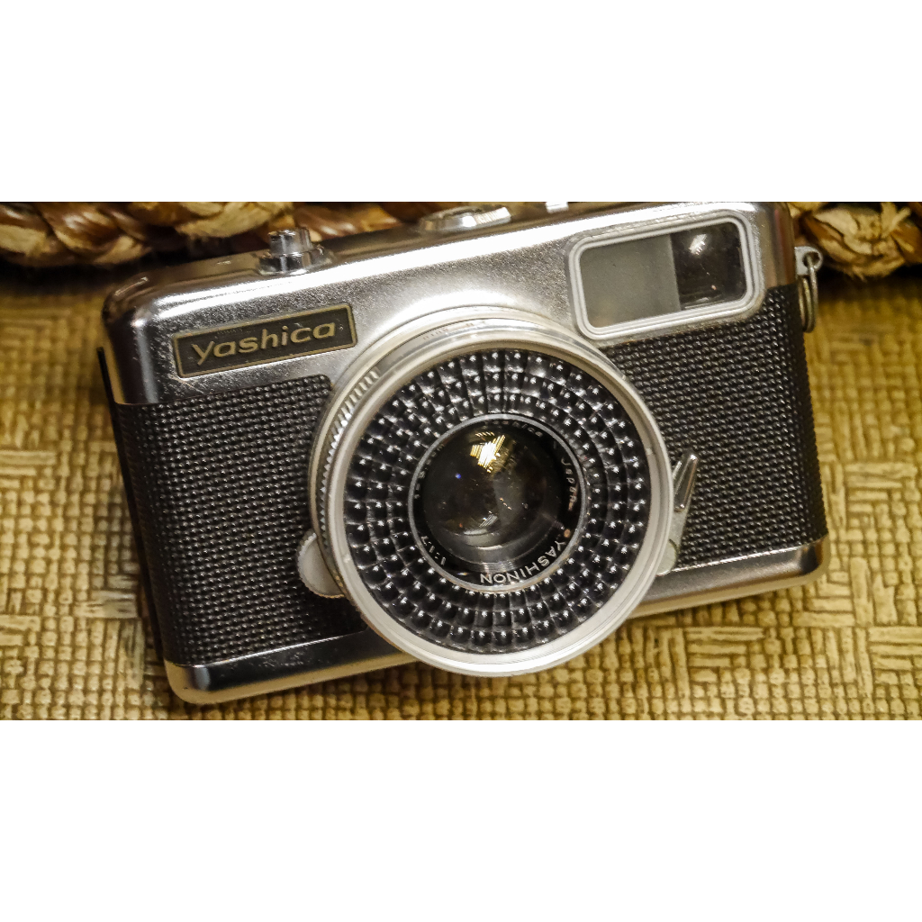 Yashica Half 17全幅32mm F1.7大光圈手動估焦自動曝光半格底片相機