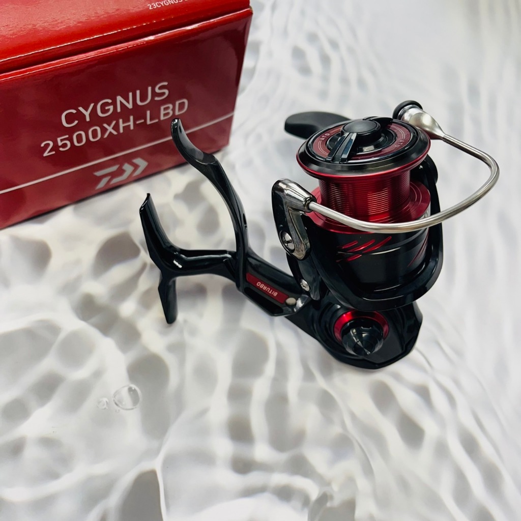 有甜價23年DAIWA CYGNUS 手煞車捲線器MQ機身磯釣2500XH-LBD 另有3000