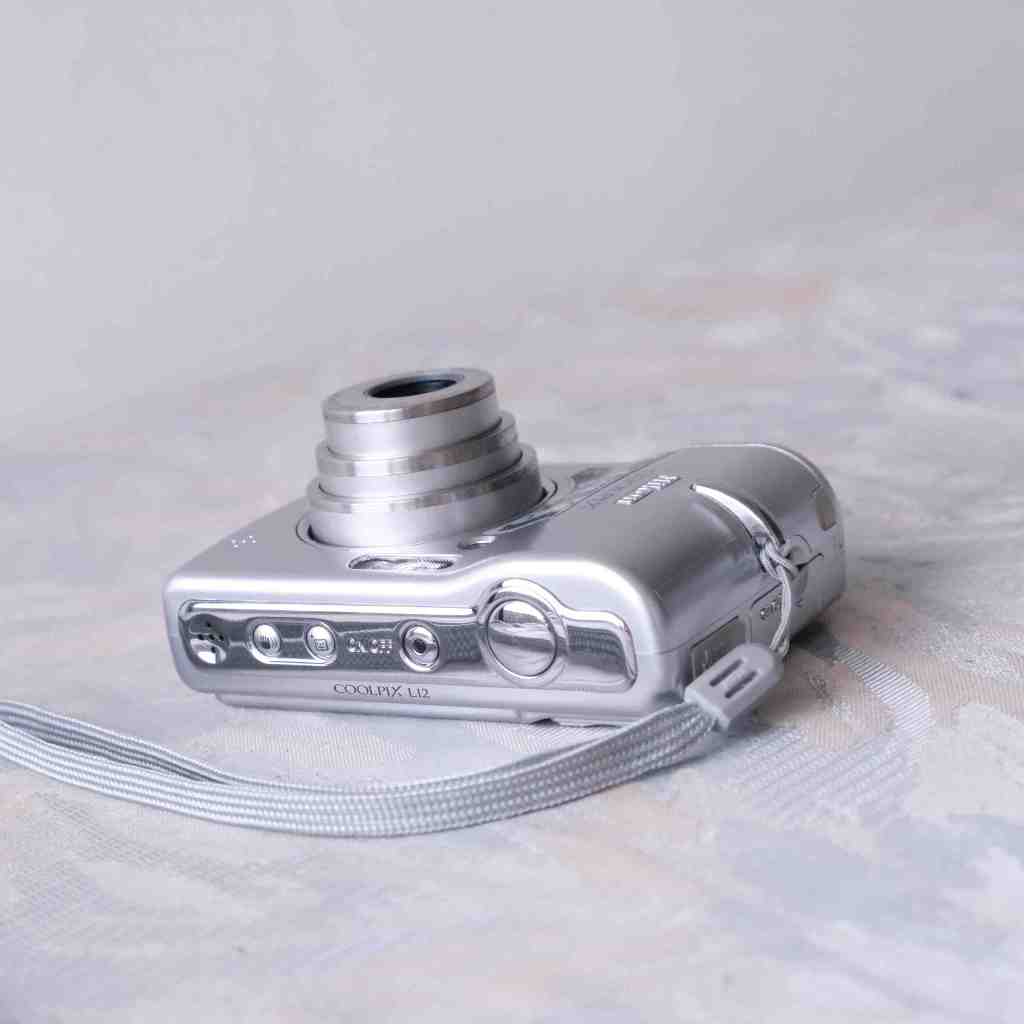 Nikon COOLPIX L12 早期 CCD 數位相機(麵包機) Nikon COOLPIX L12 早期 CCD 數位相機(麵包機)