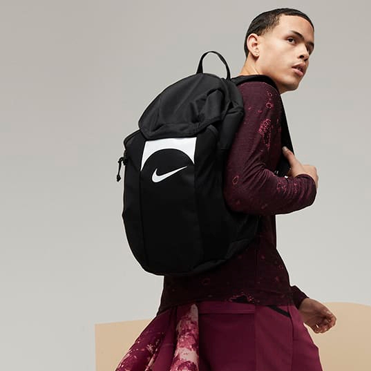 Nike Backpack 書包 後背包 籃球背包 訓練背包 筆電背包 登山 健身 籃球 30L 附雨衣 | 蝦皮購物