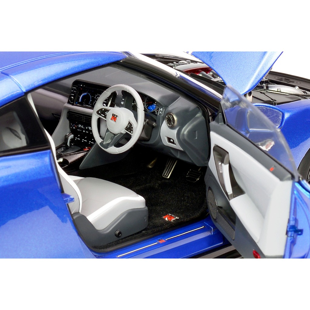 模例】MotorHelix 1/18 Nissan GT-R R35 50周年紀念版合金全開 模例】MotorHelix 1/18 Nissan GT-R R35 50周年紀念版合金全開