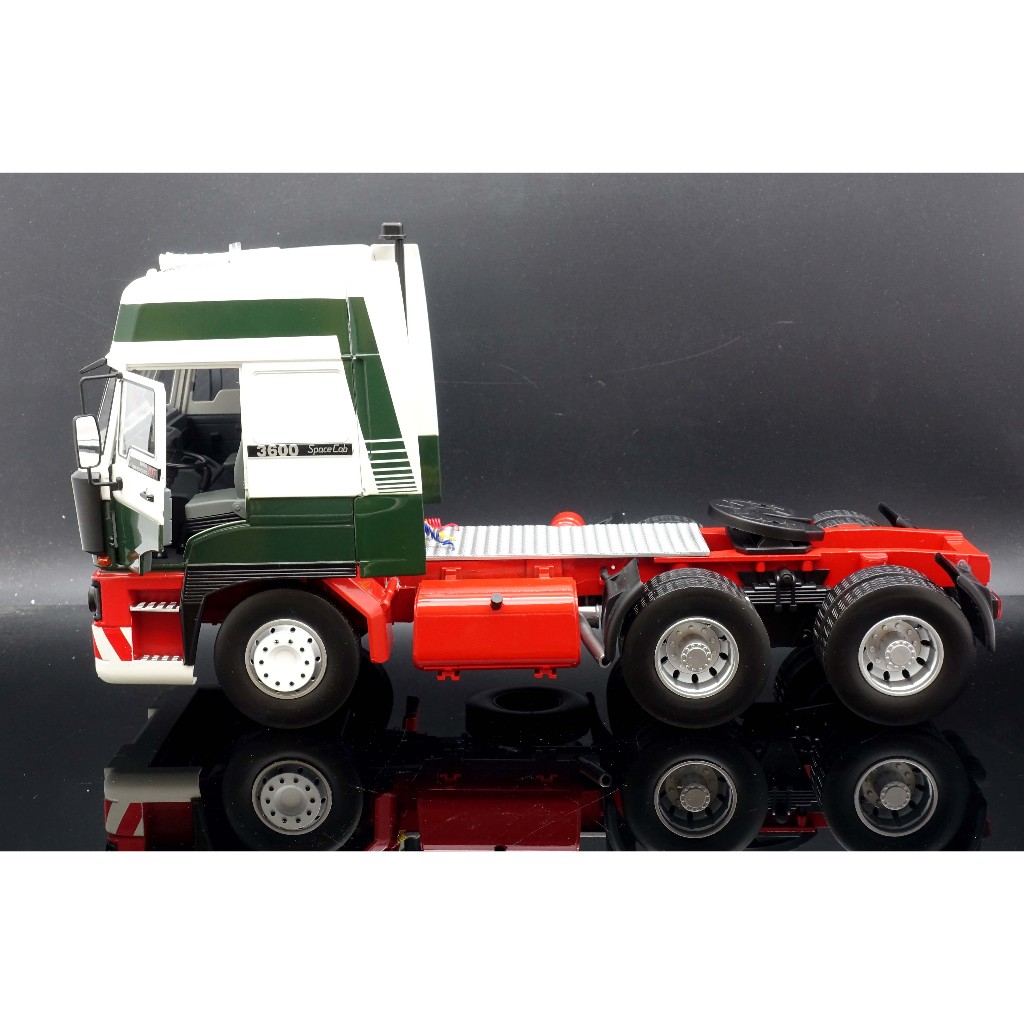 MASH】 Road Kings 1/18 DAF 3600 SpaceCab Truck 1986 綠/白