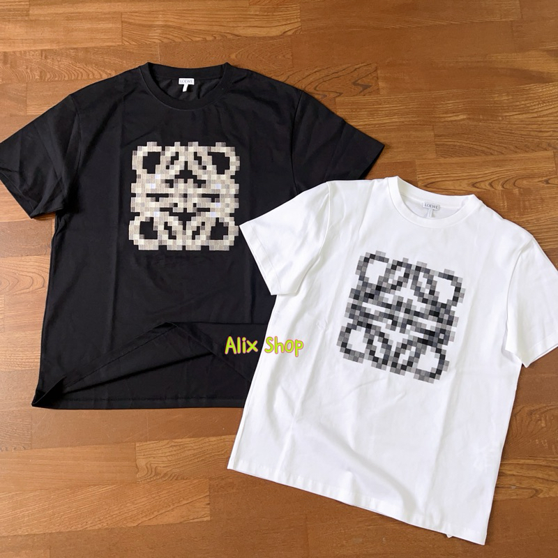現貨2023 春夏新款、馬賽克刺繡Loewe logo 字母、限量聯名米白色 現貨2023 春夏新款、馬賽克刺繡Loewe logo 字母、限量聯名米白色