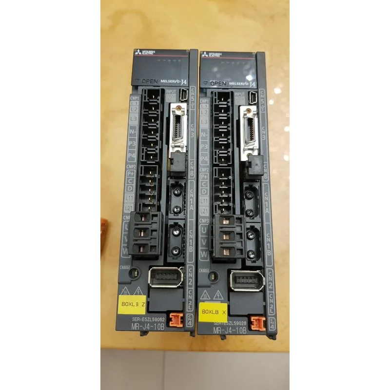 Pacco Mitsubishi Electric: Servoazionamento MR-J4-10GF Usato E Motore HG-KR13 - Affare Per Automazione