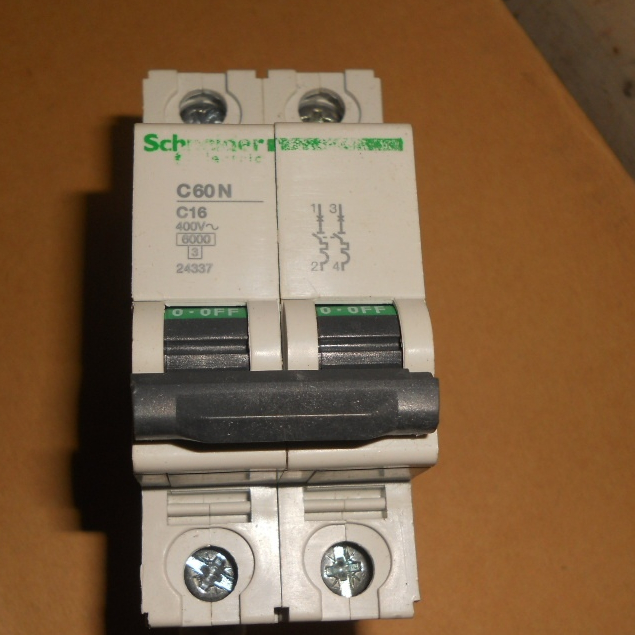 Disjoncteur Différentiel Schneider C60N 2P 20A Courbe C Avec Vigi SI (Green Up) – Occasion Quasi Neuf
