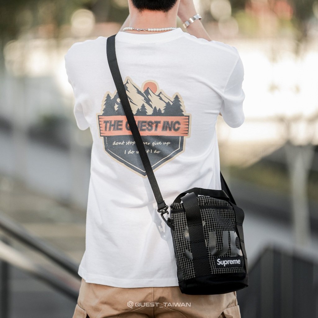 QUEST】現貨SUPREME 24SS CINCH BAG 春夏開季小包水桶包四色 QUEST】現貨SUPREME 24SS CINCH BAG 春夏開季小包水桶包四色