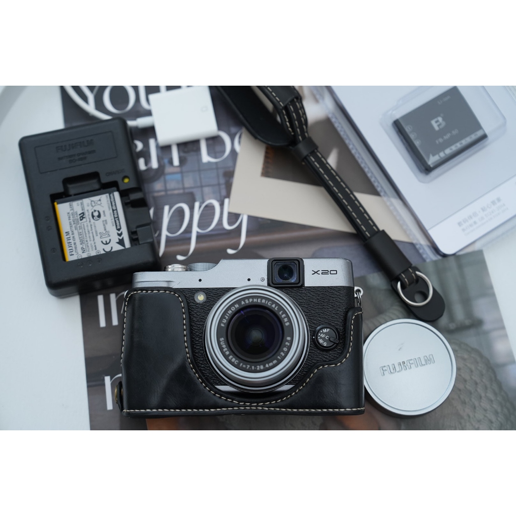Tappo Copriobiettivo Argento Per Fujifilm X10 X20 X30 &ndash; Nuovo Di Zecca