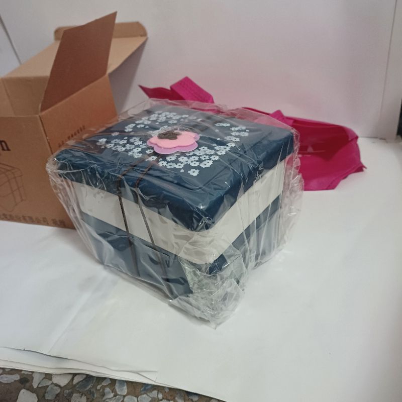 SW321雙層甜蜜餐盒全新Unicorn深藍色小兔可微波耐熱負20度到120度可當保鮮盒便當盒三層設計菜飯分開 | 蝦皮購物