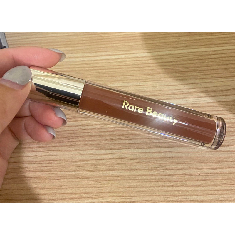（二手）Rare beautyglossy lip balm 光澤唇蜜Nearly Neutral 蝦皮購物