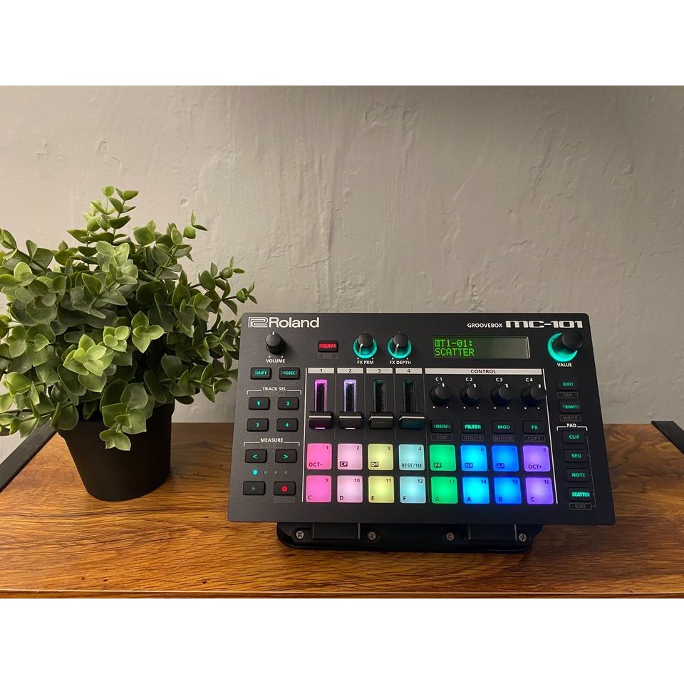Roland MC-101 Groove Box 節奏取樣機 | 蝦皮購物