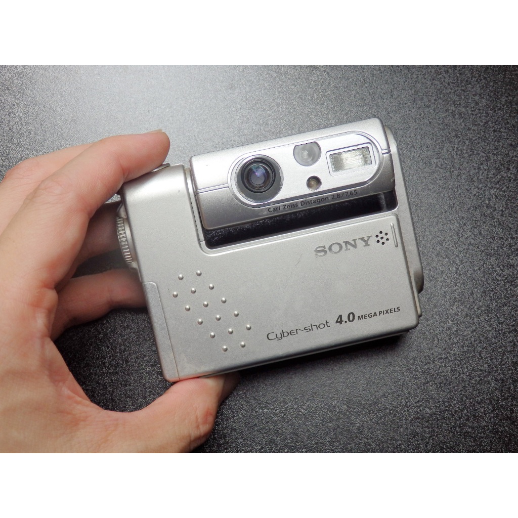 SONY CYBERSHOT DSCF77 (蔡司鏡頭 / 旋轉鏡頭 / CCD/銀色) 蝦皮購物