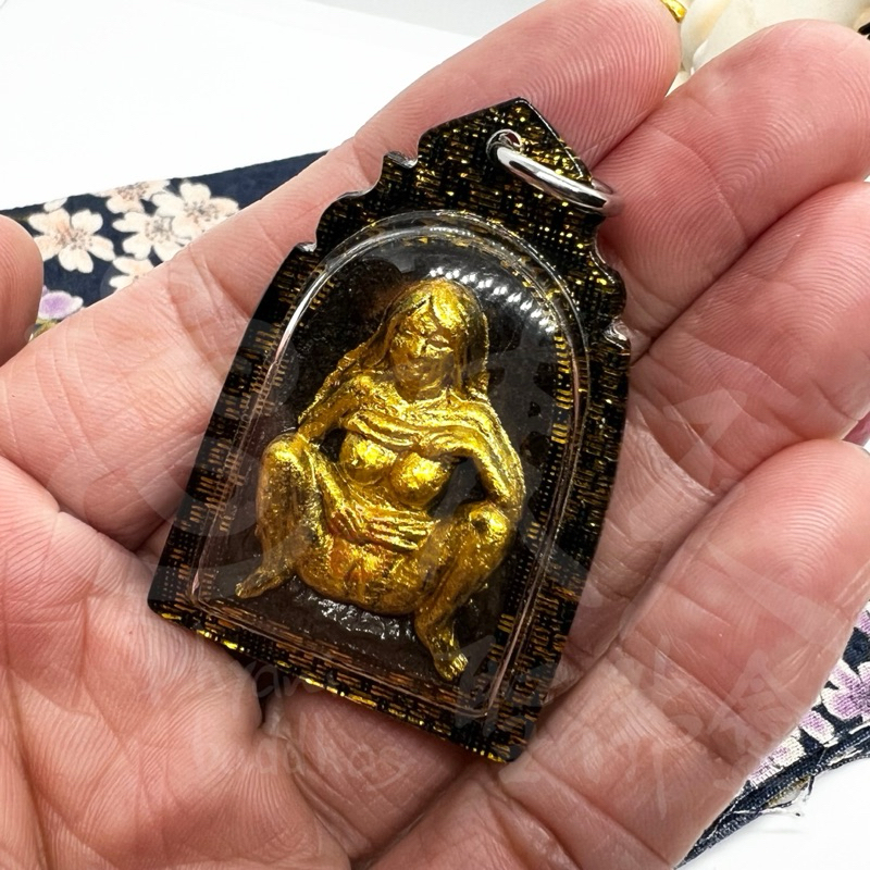 梵天聖佛盫 泰國真品佛牌 - 阿贊黯納 依霸女神 / 依霸 / 媚婆 黑底版本 | 蝦皮購物