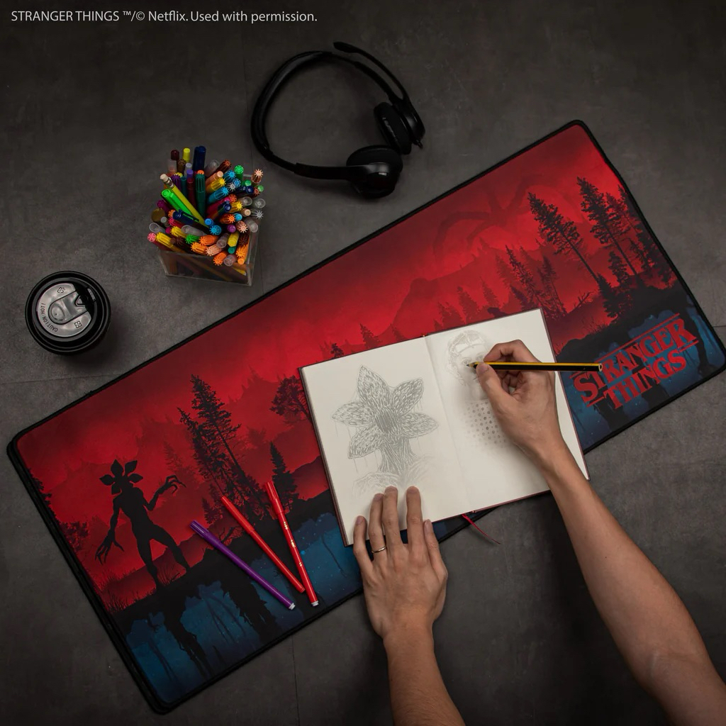 預購｜怪奇物語Stranger Things Upside Down Desk Mat顛倒世界電腦遊戲桌墊 | 蝦皮購物