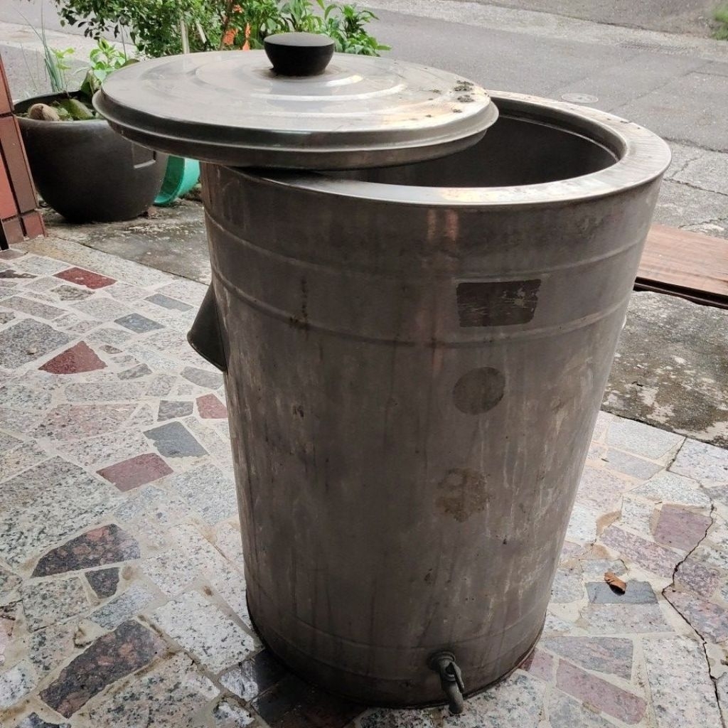 【二手】不鏽鋼飲料桶 40L 有水龍頭 保溫桶 茶桶 飲料店 餐飲業 飲料桶 白鐵飲料桶 白鐵茶桶 | 蝦皮購物