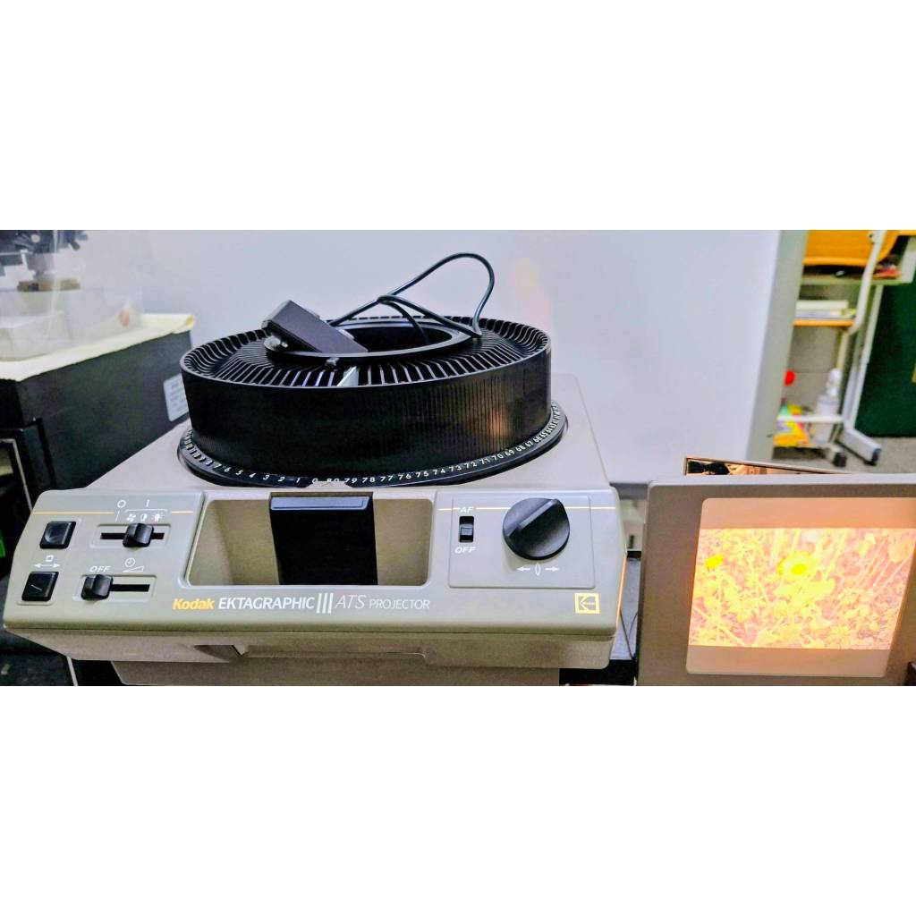 Kodak Ektagraphic III A Slide Projector with IR Remote and Zoom Lens
