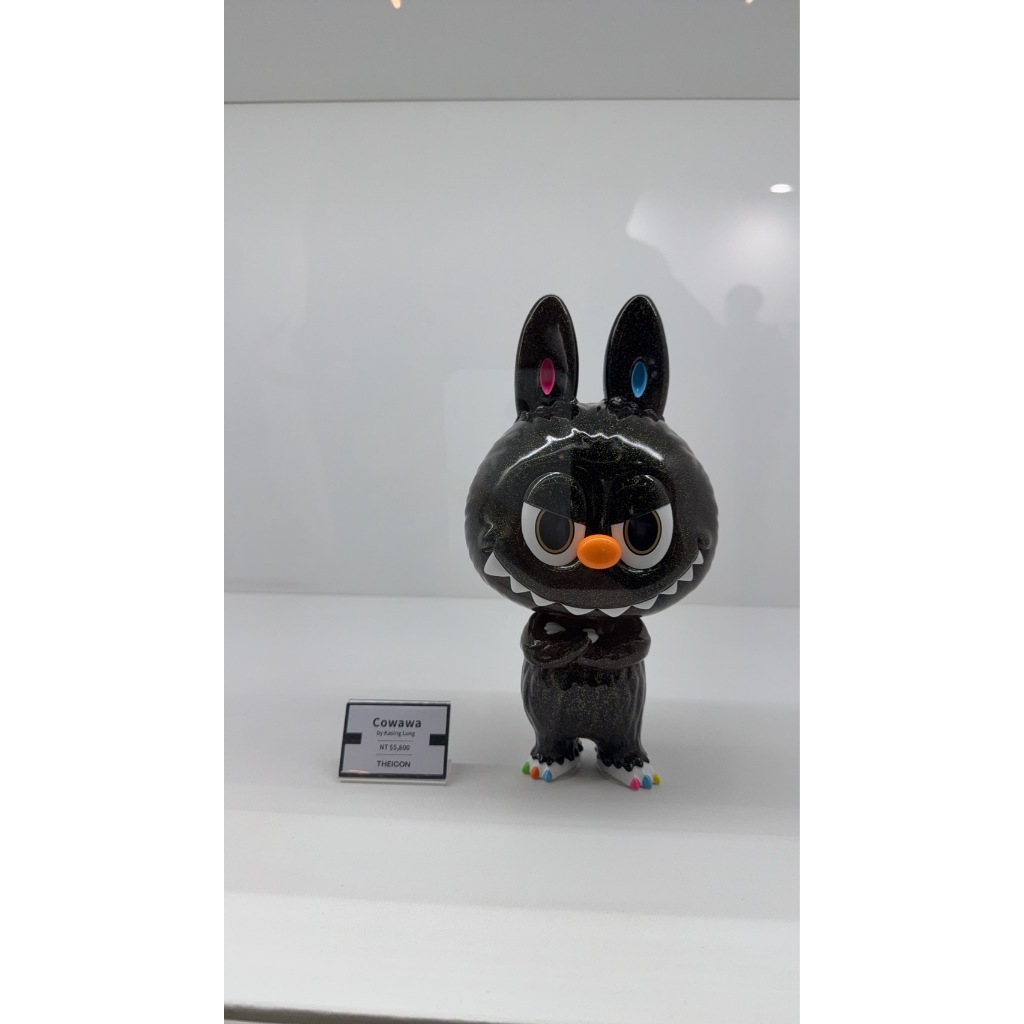 THEICON展LABUBU 黑金Cowawa by Kasing Lung HOW2WORK 公仔玩具限量
