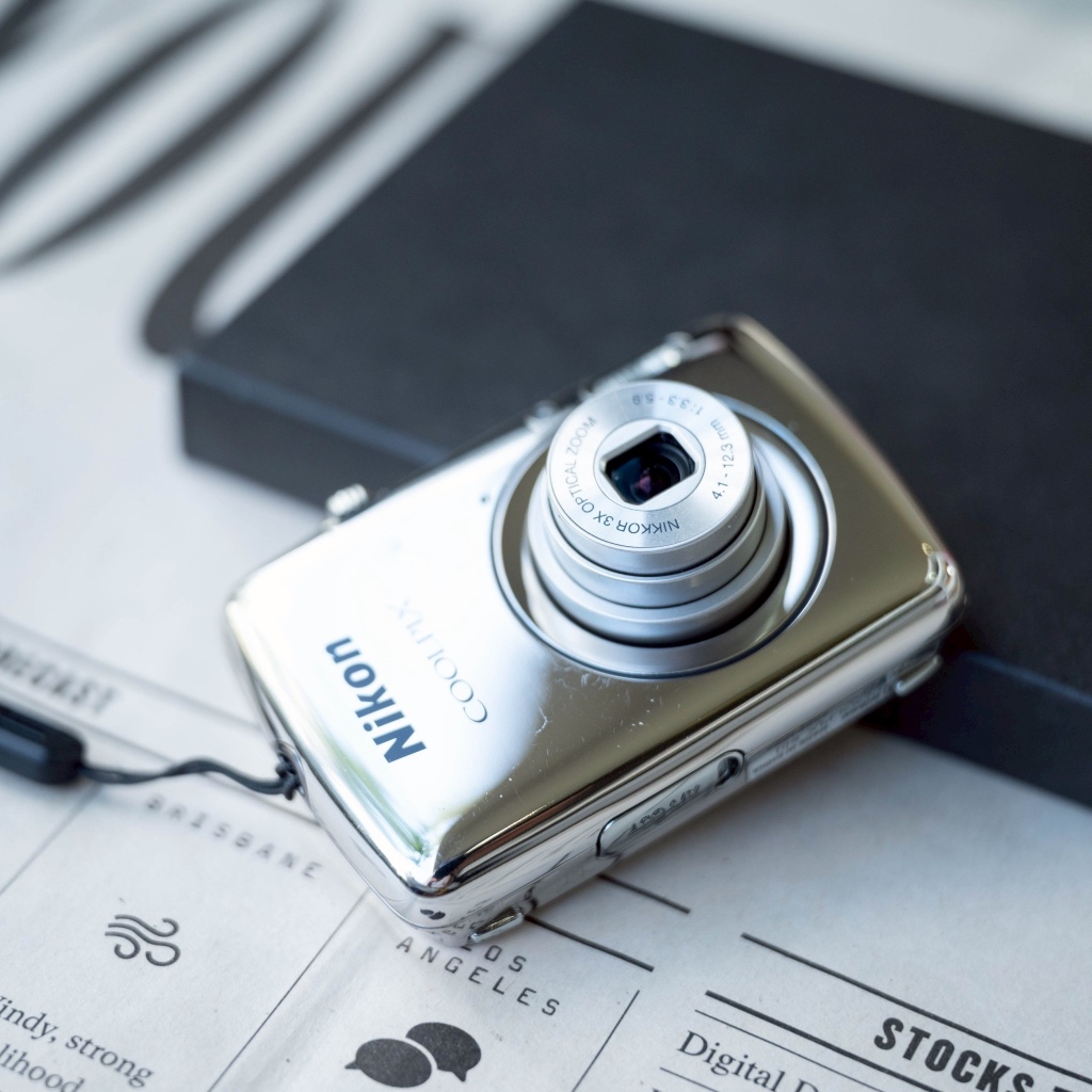 Nikon COOLPIX S01 シルバー 本体と付属品 Amazon | Nikon デジタルカメラ COOLPIX S01 超小型ボディー