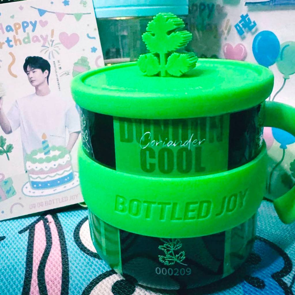 希少 最安❤️新品❤️限定品‼️王一博 名前付 黑豹コラボ吨吨杯 水筒500ml 2025年最新】王一博ボトルの人気アイテム - メルカリ