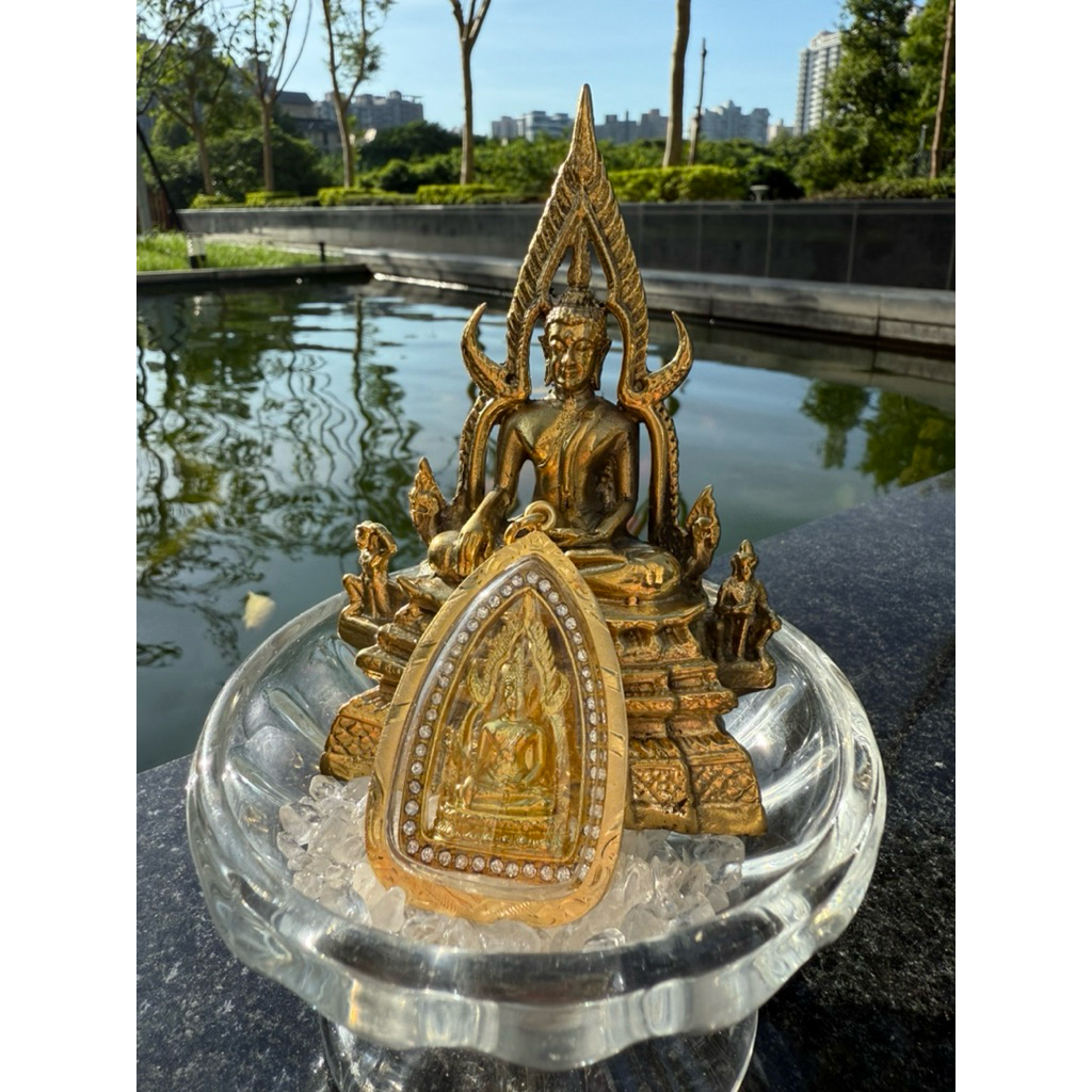 白水晶+佛牌+金身供奉尊 泰國 成功佛 強力招財 開運 避險 | 蝦皮購物