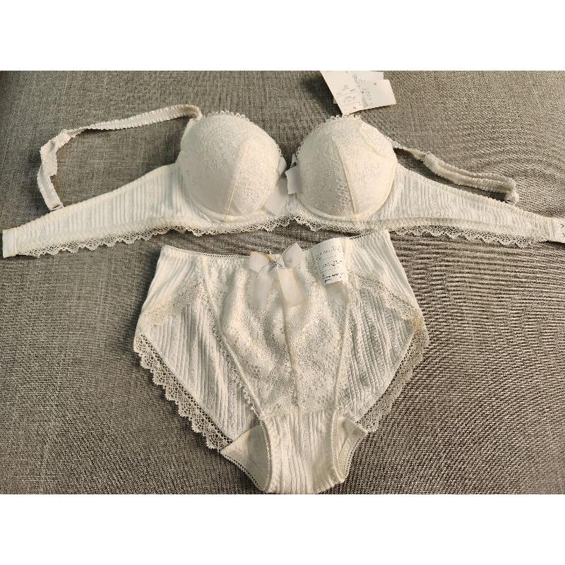 Sale- Une nana cool Daifuku Set (Wireless Bra and Underwear), 2 Colors main image 1