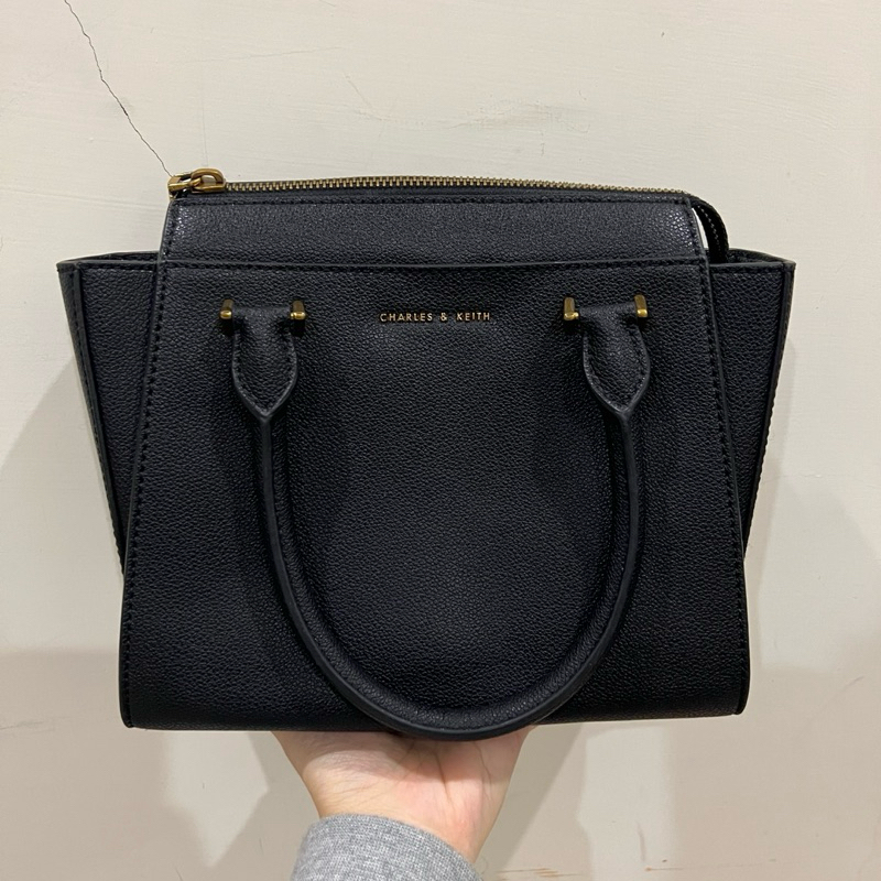 CHARLES & KEITH｜小ck Harper 經典手提包 上班包 CK2-30780201 附防塵袋 極少背 | 蝦皮購物