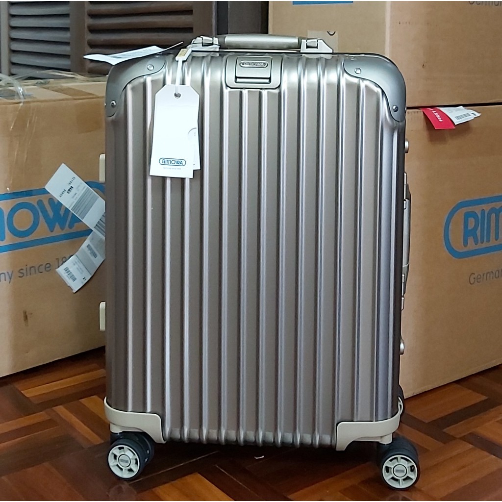 全新專櫃真品 絕版有拉環 鈦合金 鈦金色 RIMOWA TOPAS TITANIUM 21吋 現貨 附件齊全有紙箱 | 蝦皮購物