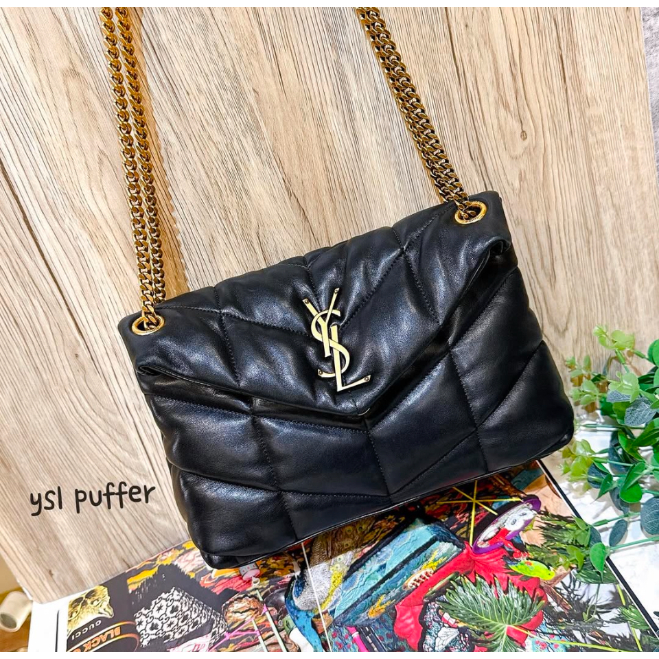 YSL/Saint Laurent Paris】V紋荔枝皮金色LOGO WOC 斜背包(霧灰色)