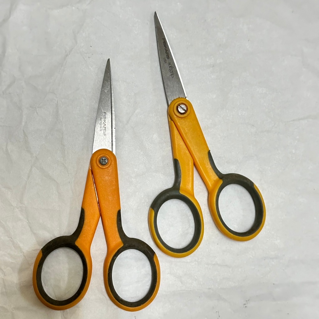 [沐沐屋] Fiskars 芬蘭 軟握柄剪刀 縫紉 工藝剪刀 勞作剪刀- | 蝦皮購物