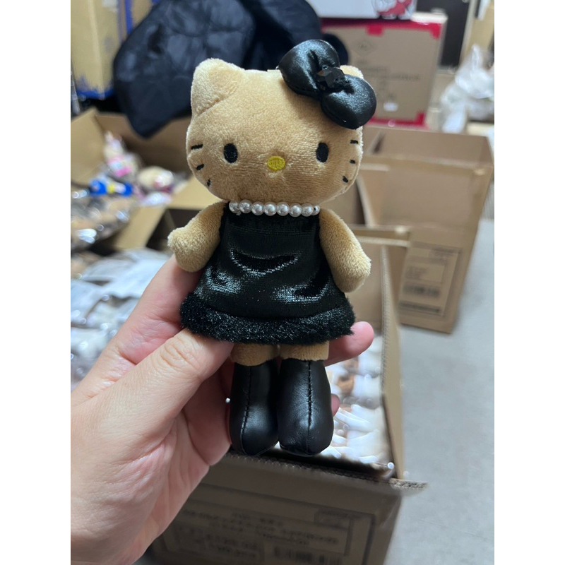 長腿hello kitty玩偶吊飾 毛呢格紋黑洋裝 main image 0
