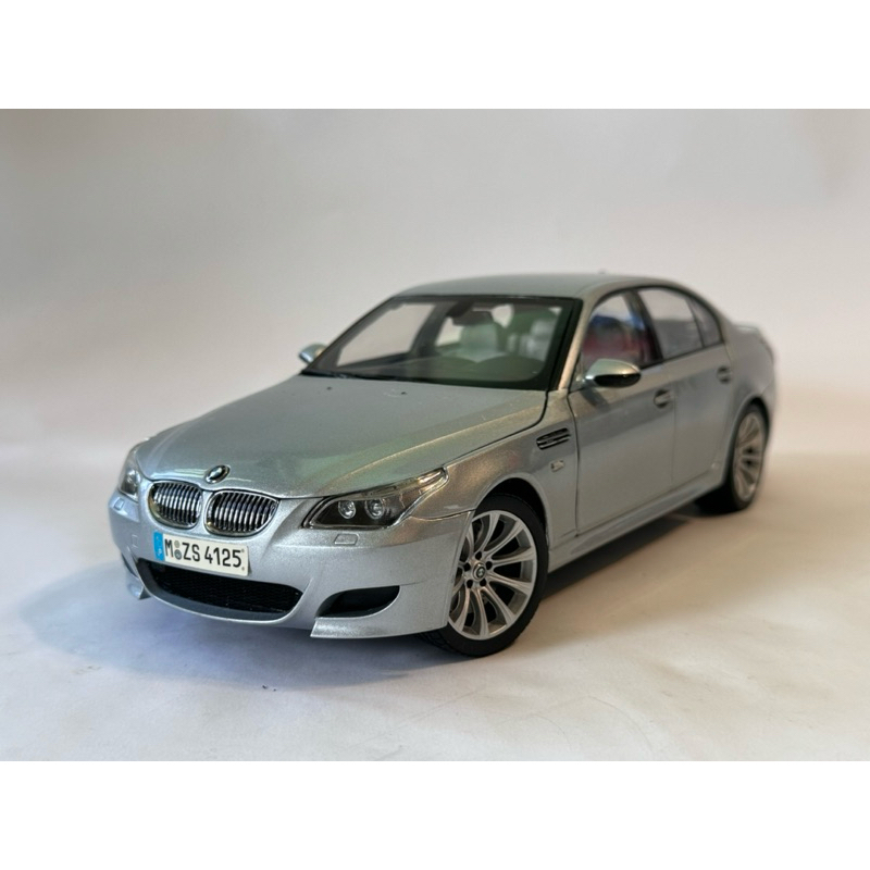 1/18 Kyosho BMW E60 M5 銀絕版稀有無盒| 蝦皮購物 1/18 Kyosho BMW E60 M5 銀絕版稀有無盒| 蝦皮購物