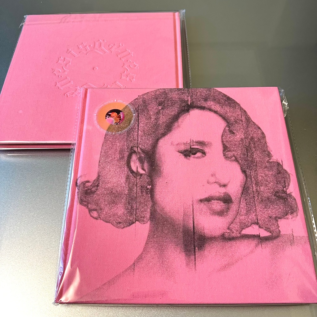 RAYE 蕾伊 - Genesis. 單曲限量1000張流水編號親筆簽名七吋彩膠豪華書冊 | 蝦皮購物