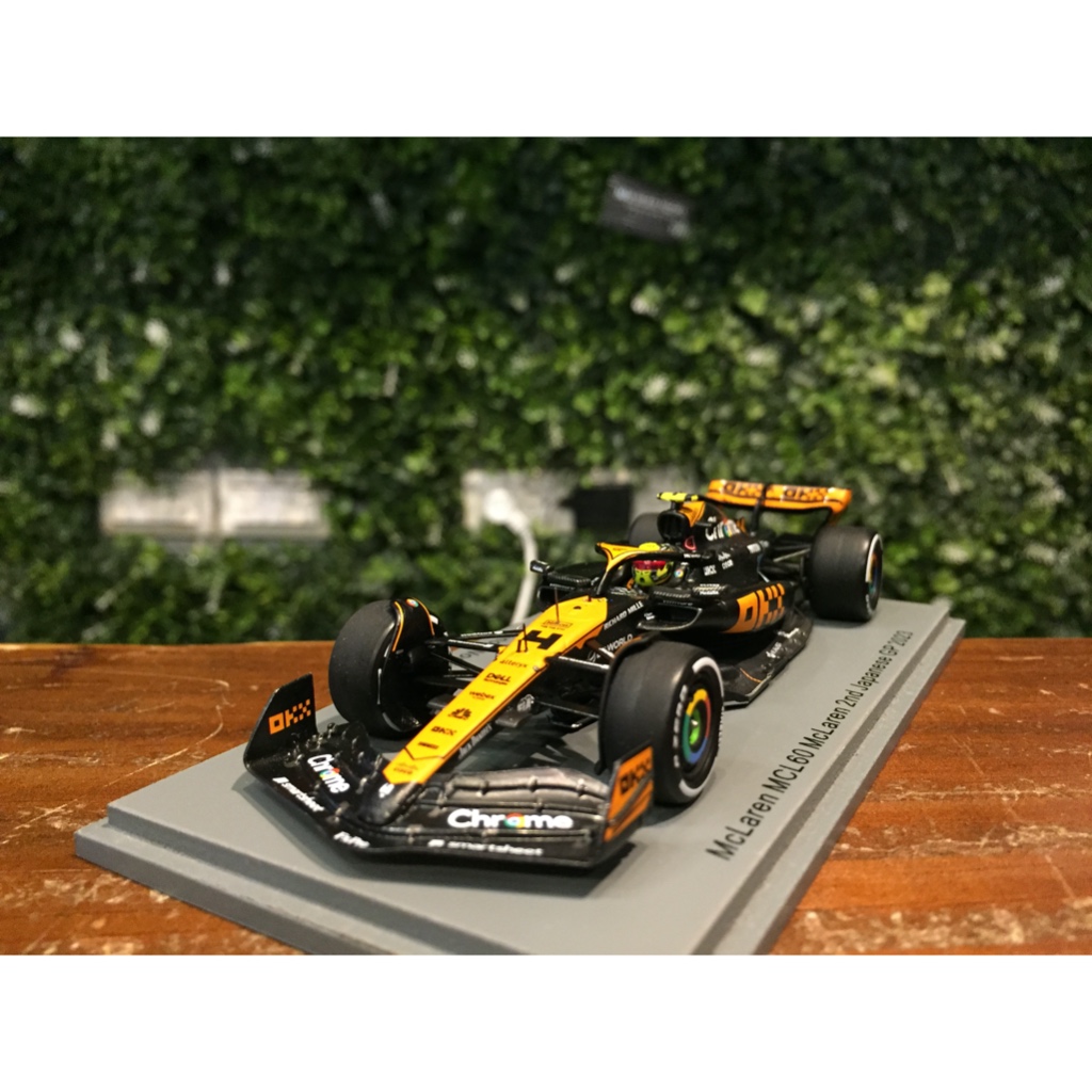 McLaren Mercedes MCL60 4 Lando Norris F1 2ème Singapour 2023 Minichamps