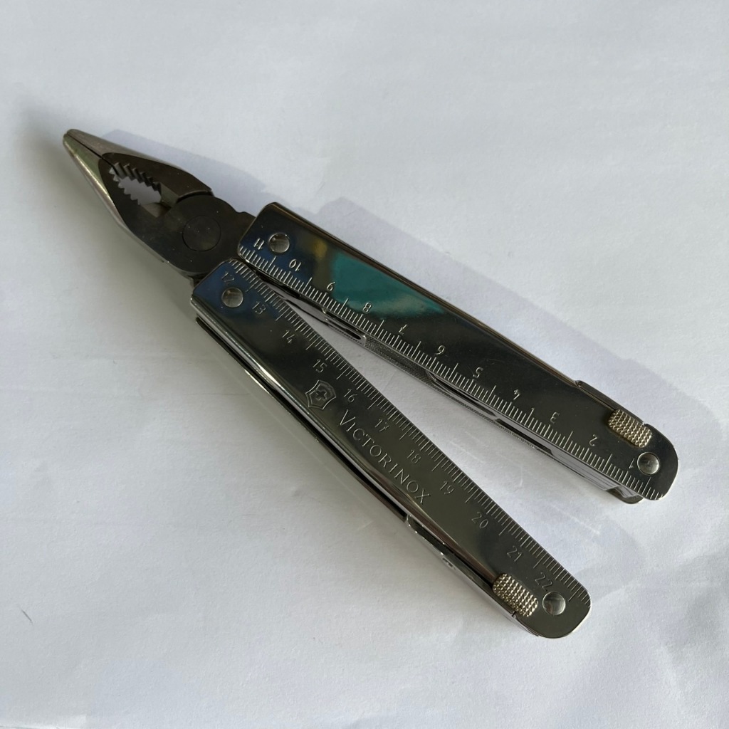 [沐沐屋]Victorinox Swiss tool pat pend 多功能工具鉗 | 蝦皮購物