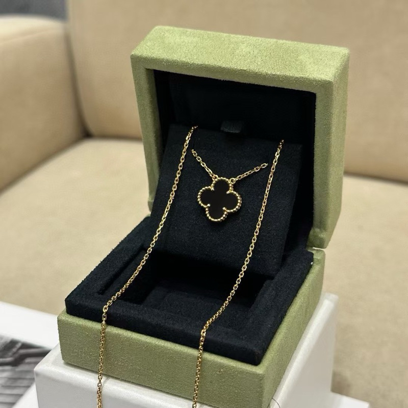 Van Cleef & Arpels - 模特兒配