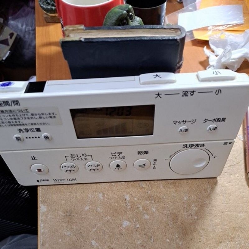 二手 Inax 的遙控器 無掀蓋按鍵。其他正常 日本進口含壁掛板 可以通用INAX遙控器 含壁掛板 | 蝦皮購物