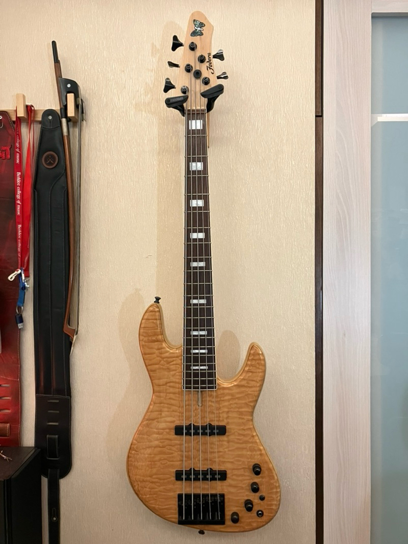 Fodera NYC Empire 5、Mono Bass Sleeveケース Fodera 40th Anniversary Emperor Deluxe 5-String, Japanese