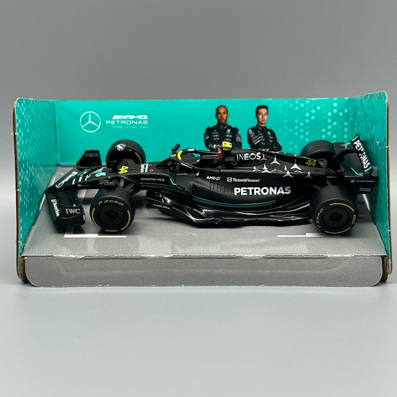 Bburago Mercedes-AMG W14 F1 2023 #44 Hamilton - Kit à Monter 1/24 Avec Casque Et Socle - Édition Collector Officielle Formule 1