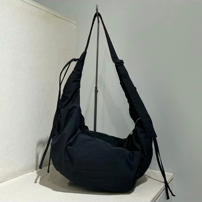COS CANOPY CROSSBODY 流浪包 雲朵包 肩背包 斜跨包 Lemire平替 牛角包 枕頭包 抽繩 大容量 | 蝦皮購物