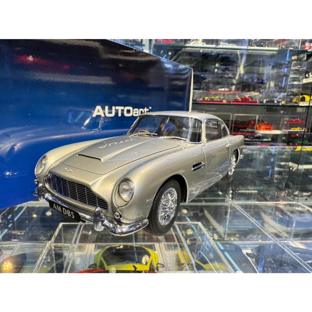 1:18 AUTOART ASTON Martin DB5 Coupé 1964 Argent Bouleau 70287 EUR 291