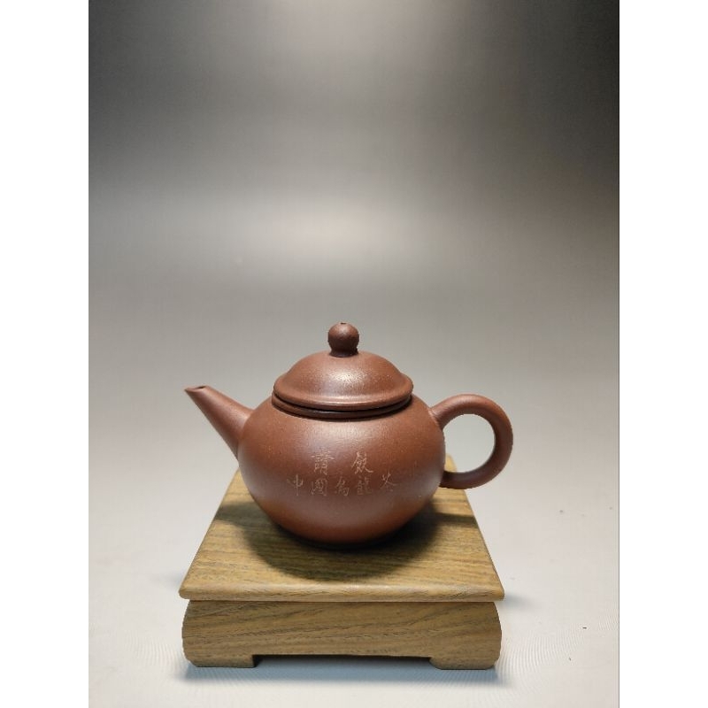 A Yixing purple clay teapot for the Japanese market 宜興巨輪
