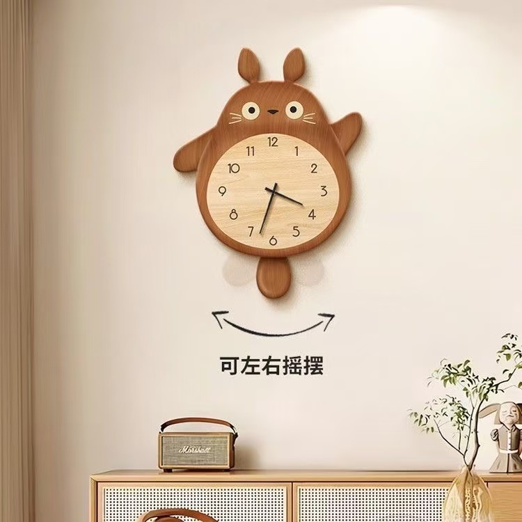 新款可搖擺ins風龍貓原木風掛鐘 餐廳客廳可愛時鍾裝飾畫藝術唯美擺件 卡通造型壁挂時鍾 | 蝦皮購物