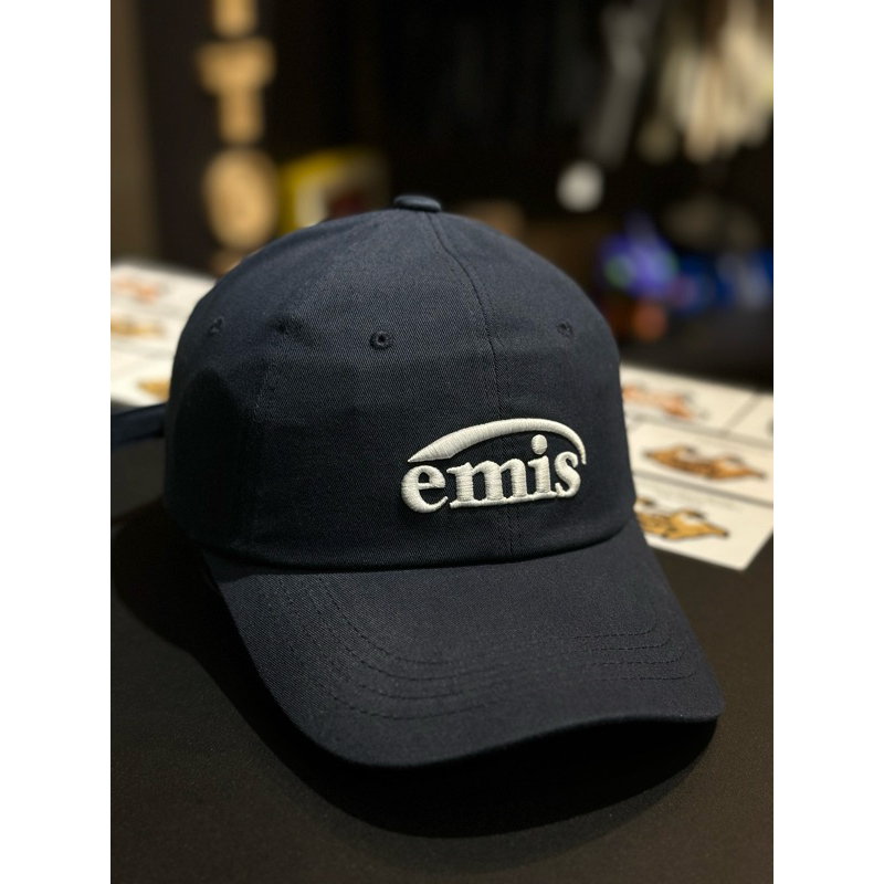 BUTTONSHOP】現貨在台🔥 EMIS NEW LOGO EMIS CAP 電繡LOGO老帽