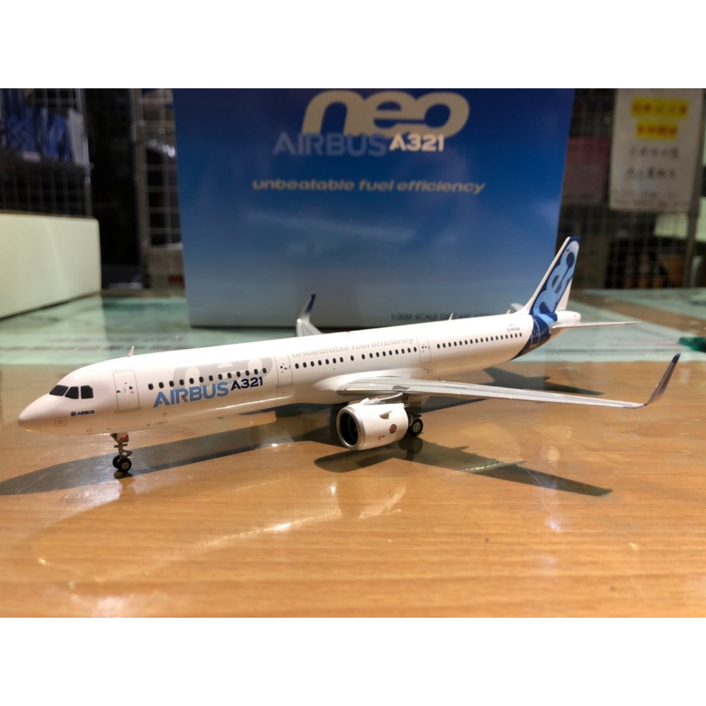 Modellino Aereo Airbus A321NEO D-AVXA Aviation 200 1:200 Die-Cast Con Supporto - AV2042