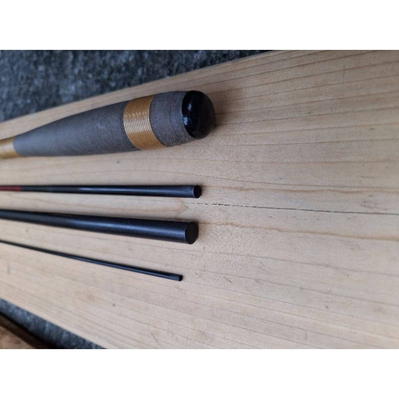 DAIWA 抱月超硬調12尺97克日鯽竿日本製美竿並繼手釣竿池釣竿鯽魚竿9/1